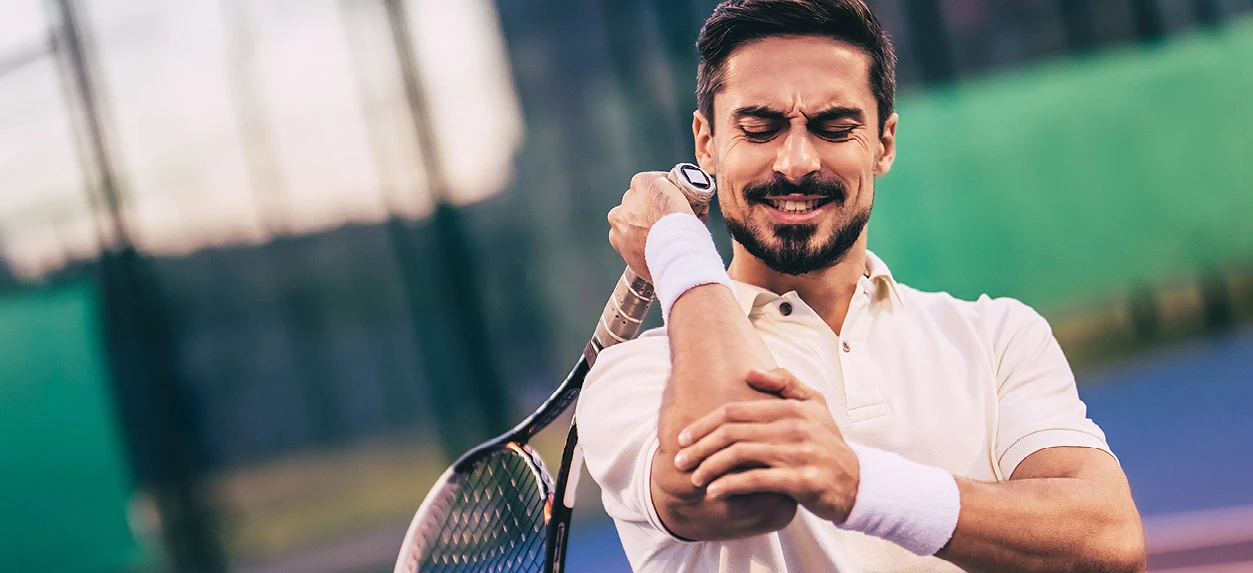 Codo de tenista: causas, síntomas y tratamiento para volver a la actividad sin dolor